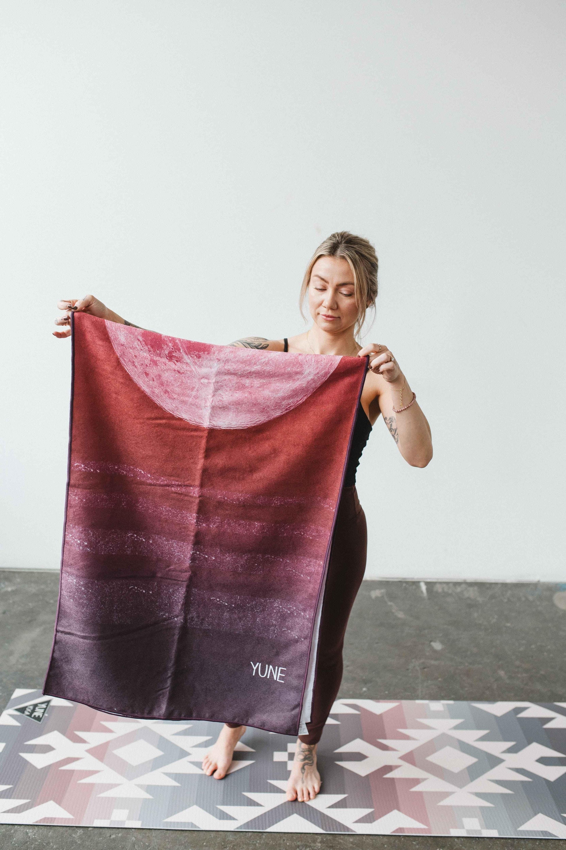 The Caliban Yoga Towel – Quick-Dry, Non-Slip, Eco-Conscious Design-1